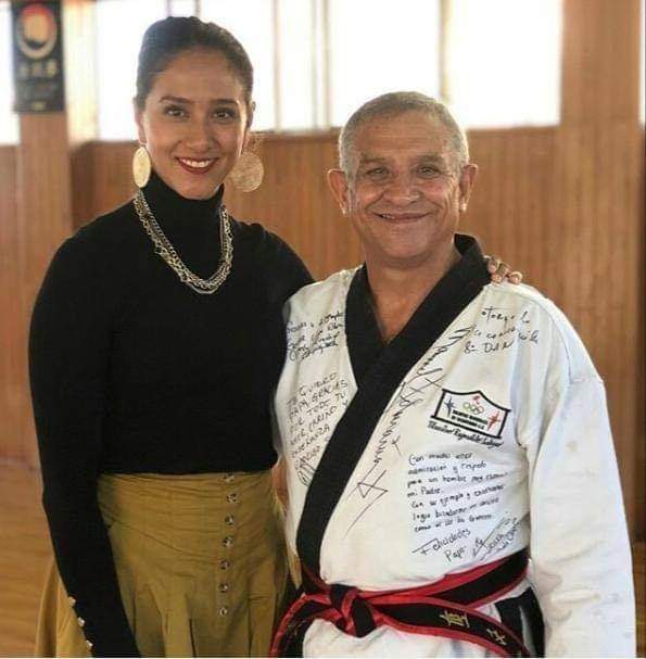 Iridia Salazar con su padre Reinaldo, quien murrió por el Covid-19
