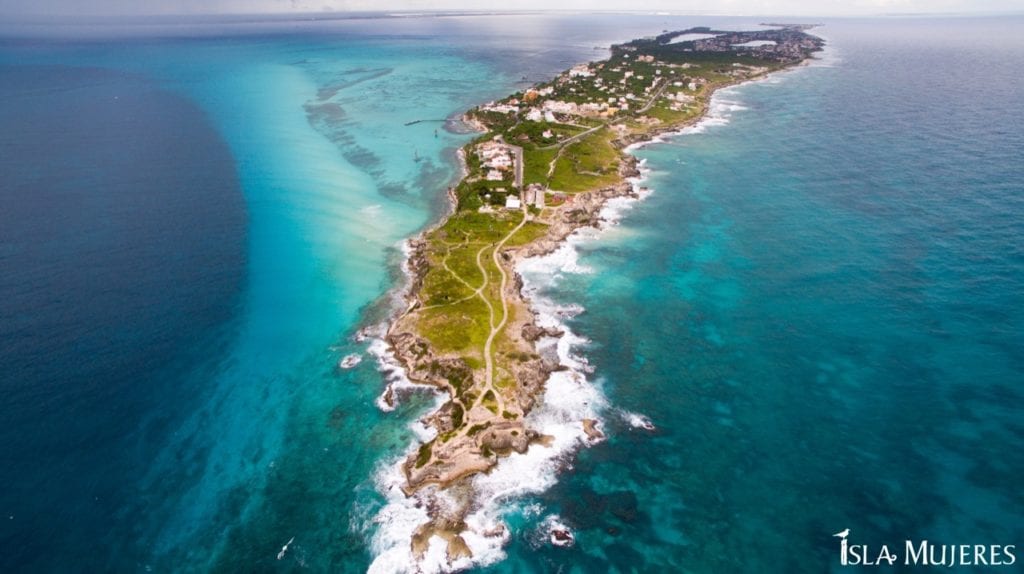 La inigualable belleza natural, riqueza histórica, infraestructura turística y calidez de la gente local, son algunos de motivos por los cuales los más de 715 mil lectores de la revista Condé Nast Traveler han ubicado a Holbox e Isla Mujeres, en el Top 5 de las Mejores islas de Norteamérica.