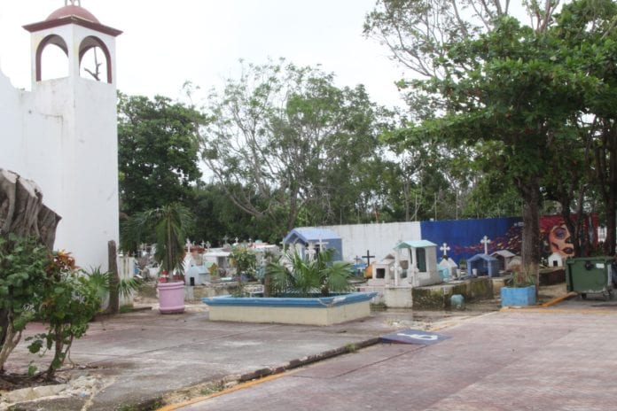 Ya habían anunciado el cierre de panteones del municipio Benito Juárez, como medidas sanitarias ante rebrotes de Coronavirus. Ya habían anunciado el cierre de panteones del municipio Benito Juárez, como medidas sanitarias ante rebrotes de Coronavirus.