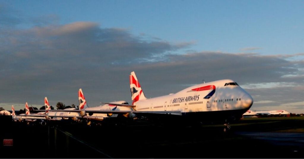 British Airways investiga a una sobrecargo que habría tenido relaciones con pasajeros en pleno vuelo