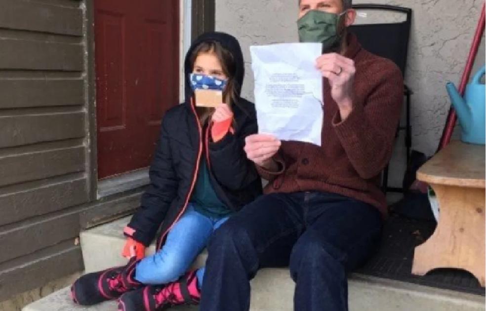 Un Santa regaló poemas y dinero a familias en Canadá; conoce la emotiva historia que ocurrió esta reciente Navidad