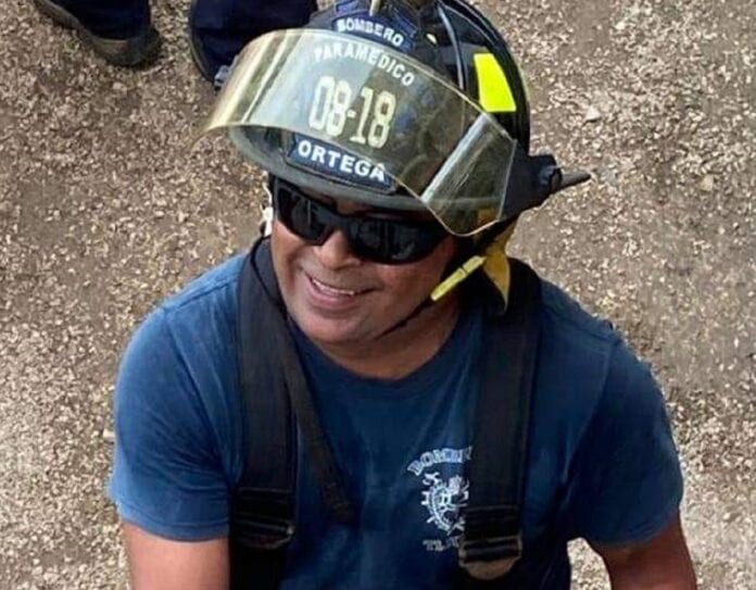 bombero En el cumplimiento de su deber falleció el comandante Jesús Manuel Ortega, el H. Cuerpo de Bomberos de Solidaridad, mientras luchaba para sofocar un enorme incendio en una casa de dos niveles, esta tarde en la colonia Ejidal.