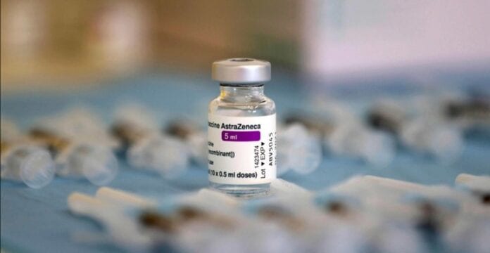destruyen vacunas de AstraZeneca Más de 19 mil vacunas de AstraZeneca fueron destruidas; esto a quie no se aplicaron a tiempo y su vida útil acabó, según los fabricantes