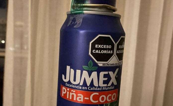 Jumex miente con etiquetados Jumex, Del Valle y otras marcas están intentando hacer trampa con sus etiquetados; eso es lo que ha revelado el estudio de una ONG