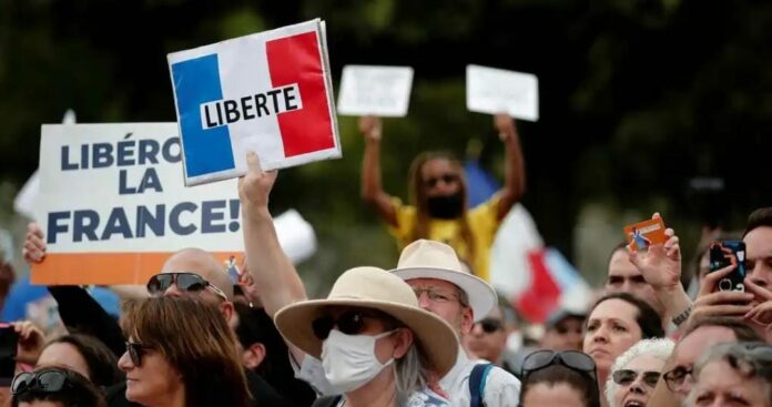 protesta de antivacunas en Francia Protestas de antivacunas en Francia y otra partes de Europa; se niegan a inmunizarse aunque ya es obligatorio en sus países