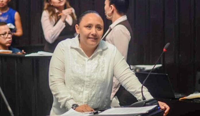 Cristina Torres vuelve al Congreso Cristina Torres ha solicitado su reincorporación al Congreso local; vuelve siendo parte de la bancada del Movimiento Regeneración Nacional