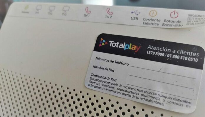 Totalplay en medio de una polemica Usuarios de Totalplay han denunciado que la empresa hace pruebas con sus módems y hasta su electricidad; la empresa explica lo que ocurre