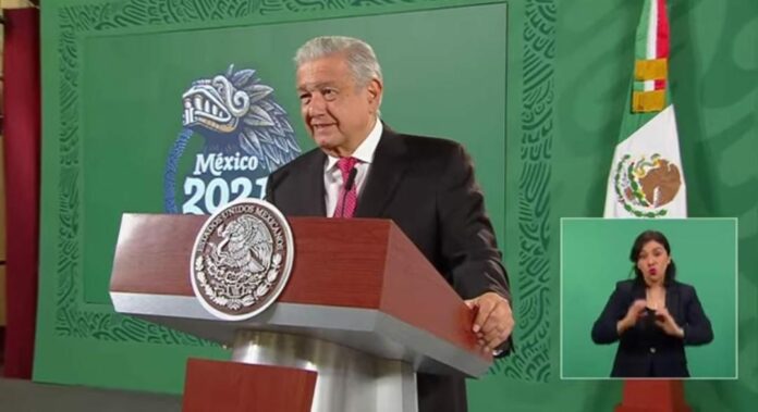 AMLO habla de Santiago Nieto Para AMLO fue una buena decisión que Santiago Nieto haya renunciado a la UIF. Destacó a su vez que quien quedó en su lugar es incorruptible.