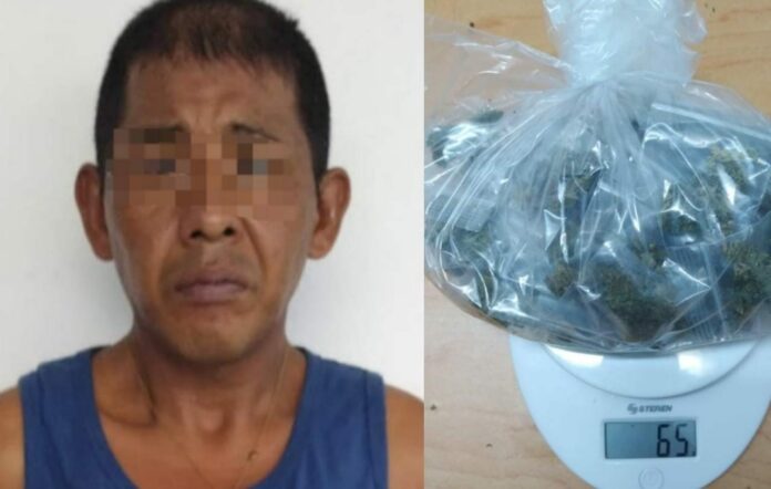 Edgar, detenido en Playa del Carmen Cerca de 50 bolsas con hierbe verde y una báscula le fueron halladas a esta persona en la Colosio de Playa del Carmen. Foto: SP de Solidaridad