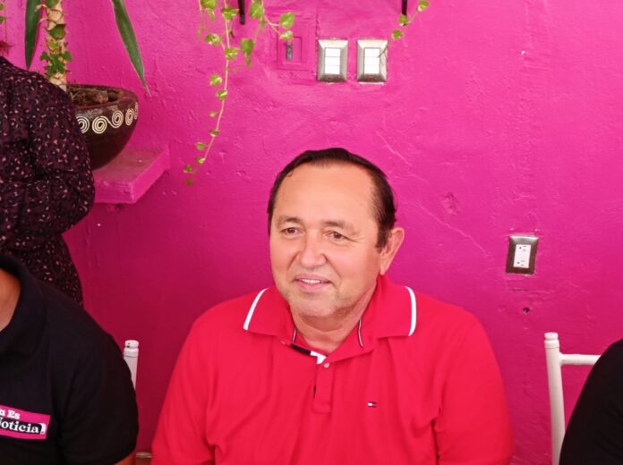 Nivardo Mena Villanueva Nivardo Mena Villanueva ha renunciado a su regiduría en Lázarao Cárdenas. Busca ser candidato a la gubernatura este año. Foto: SIM