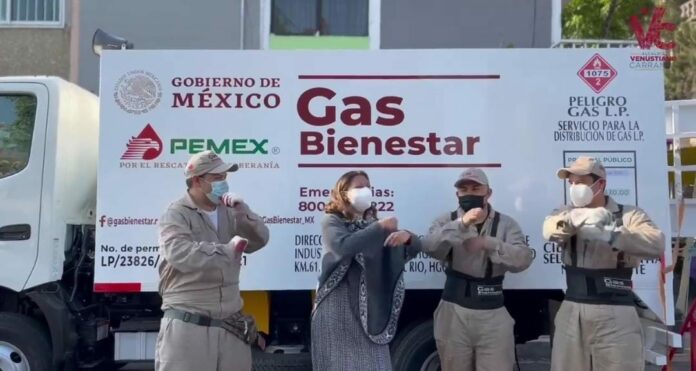 bailan tema de Gas Bienestar En la Ciudad de México pusieron a bailar a los trabajadores de Gas Bienestar para anunciar que el servicio llegó a otra alcaldía. Foto: Captura de video