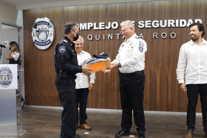 Gobierno estatal entrega uniformes al cuerpo policial de los 11 ...