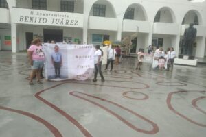 Protestan Madres Buscadoras a tres años de la desaparición de Francisca Mariner; montan campamento