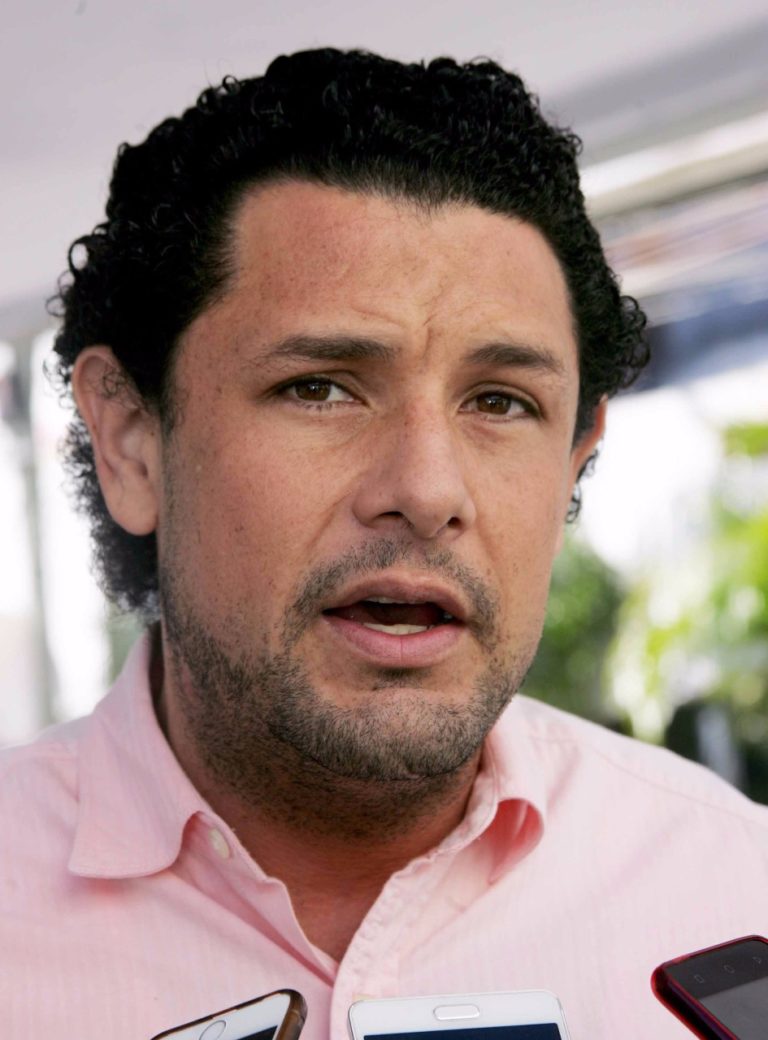 Una vez licitadas, reemplazarán luminarias en seis meses