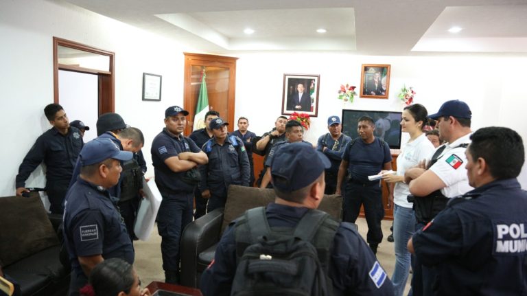 Policías de Tulum siguen en paro