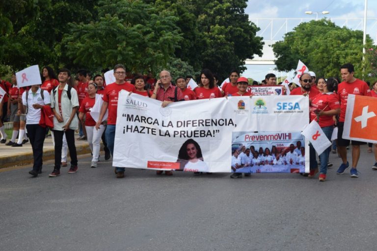 Marchan contra el Sida en Cancún