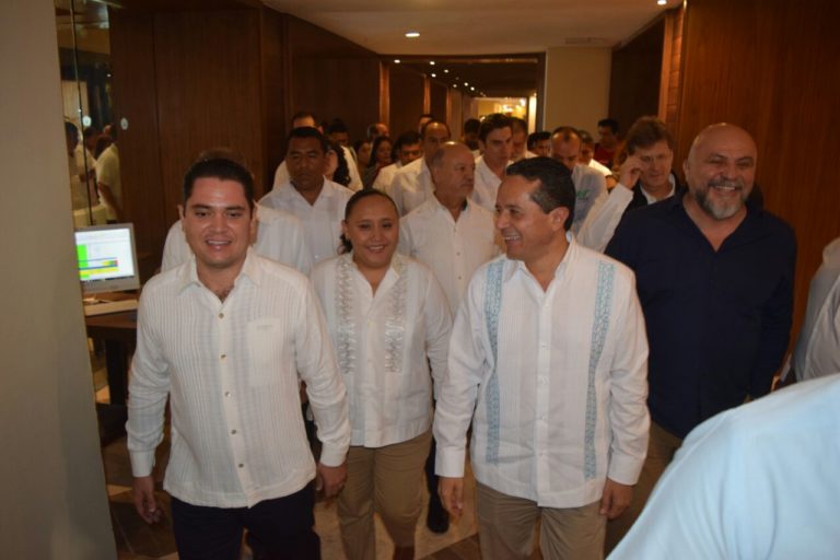 carlos joaquín2 230118