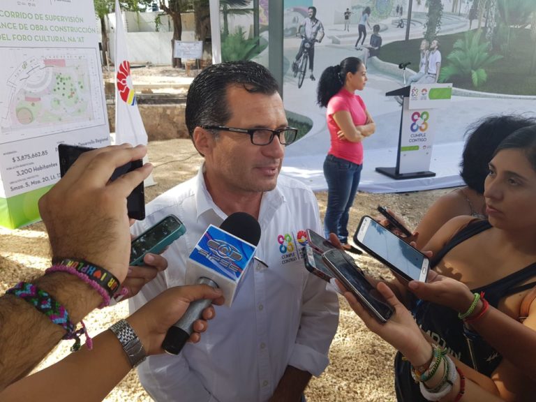 Culpa Roger Espinoza a otras administraciones por problema de baches