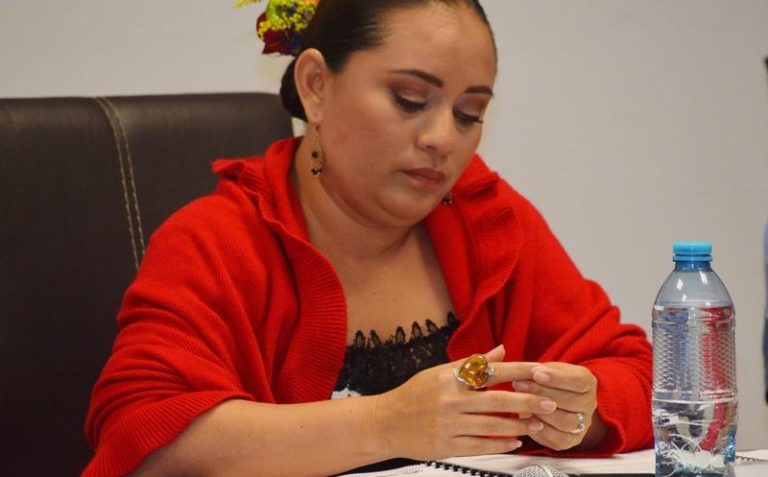 Con mentiras, Perla Tun politiza restricción al arrecife Con mentiras, Perla Tun politiza restricción al arrecife