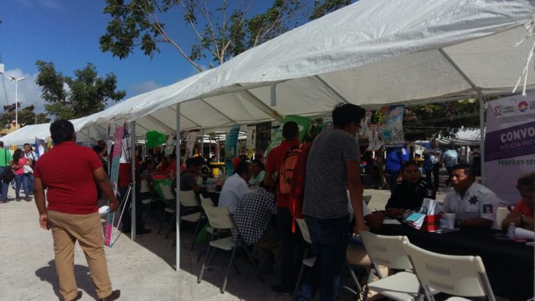 Ofertan empleos a los cancunenses