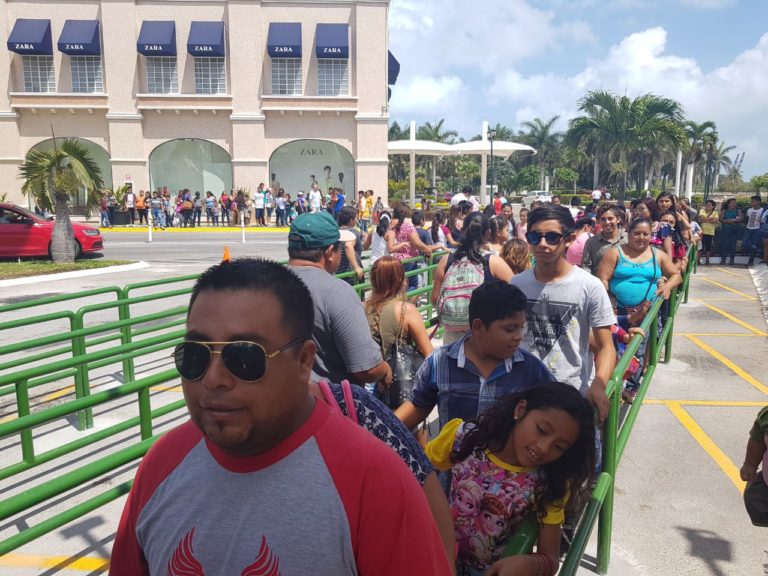 La Gran Rueda de Cancún fue abierta este jueves a niños de escasos recursos, de manera gratuita.