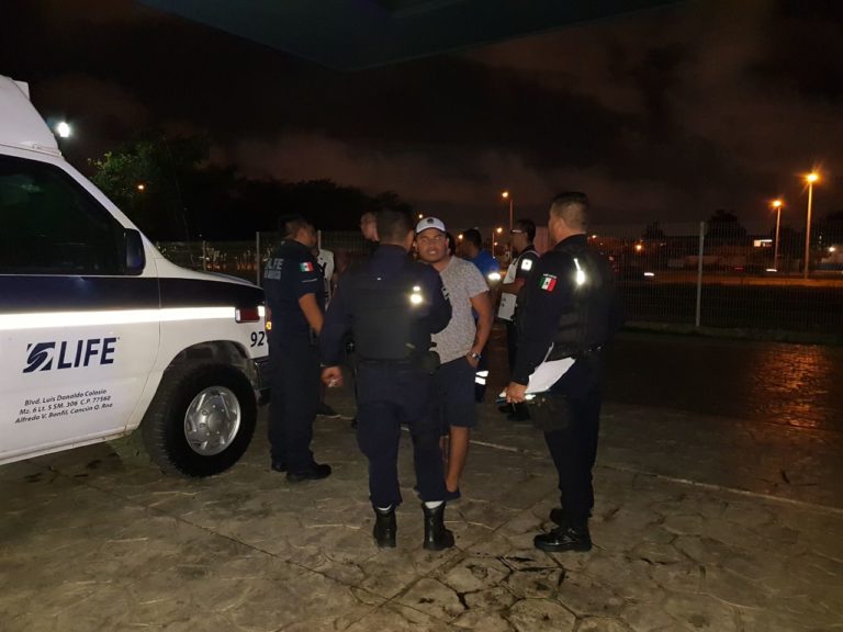 Sigue el pleito entre el director del Hospital General de Cancún, Ignacio Bermúdez Meléndez y paramédicos de la empresa privada Life.