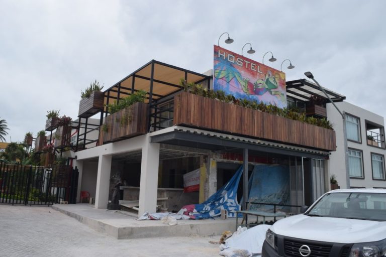 Obra clausurada de “Sr. Frogs” muestra indicios de contaminación