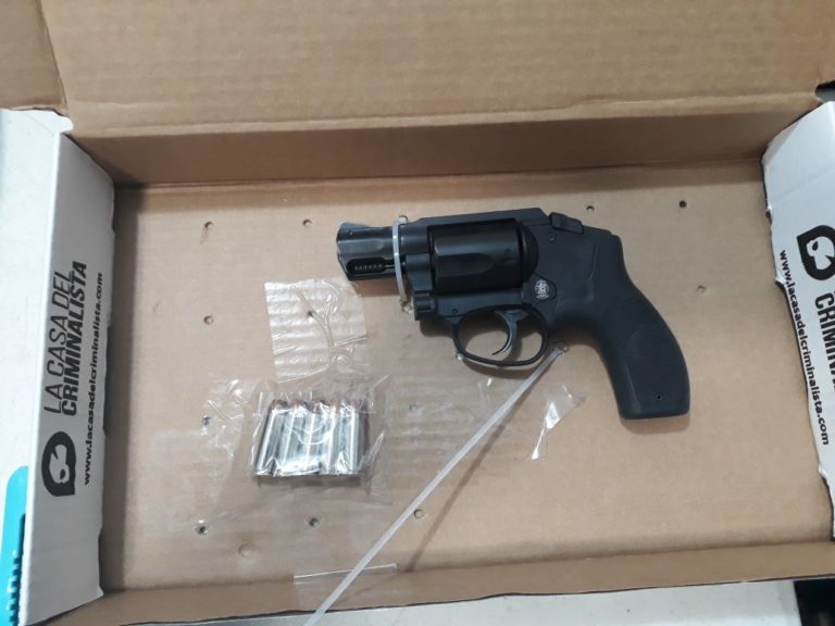 Estadounidense traía revolver al aeropuerto de Cancún