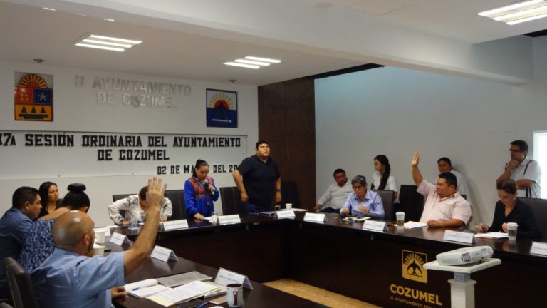 Evade Perla Tun cuestionamientos en sesión de Cabildo Evade Perla Tun cuestionamientos en sesión de Cabildo