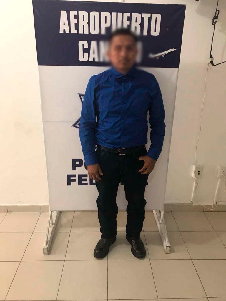 Aseguran a tres personas en el aeropuerto por falsear identificación