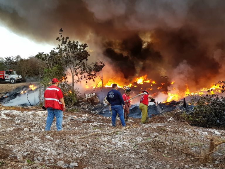 Arde, otra vez, el basurero antiguo de Cancún