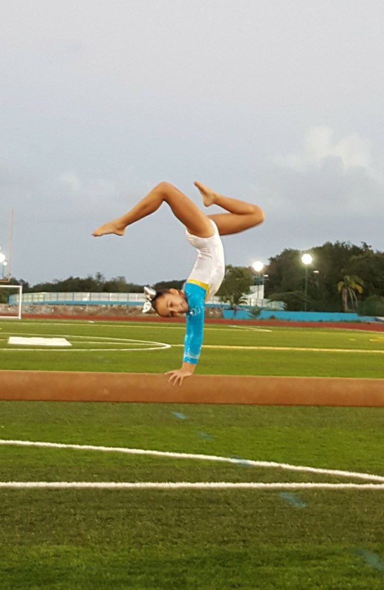 Gimnastas afinan detalles en los aparatos