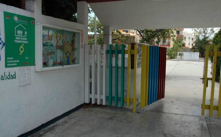 Habilitarán 45 escuelas de Cancún como refugios