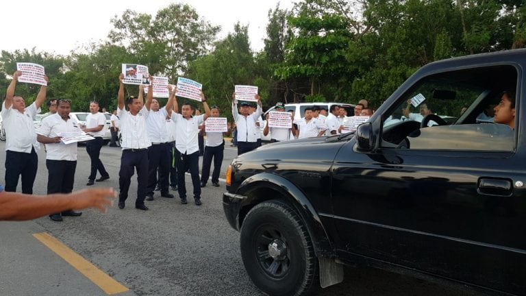 Caravana de taxistas desiste de ir al aeropuerto; va al Ceviche