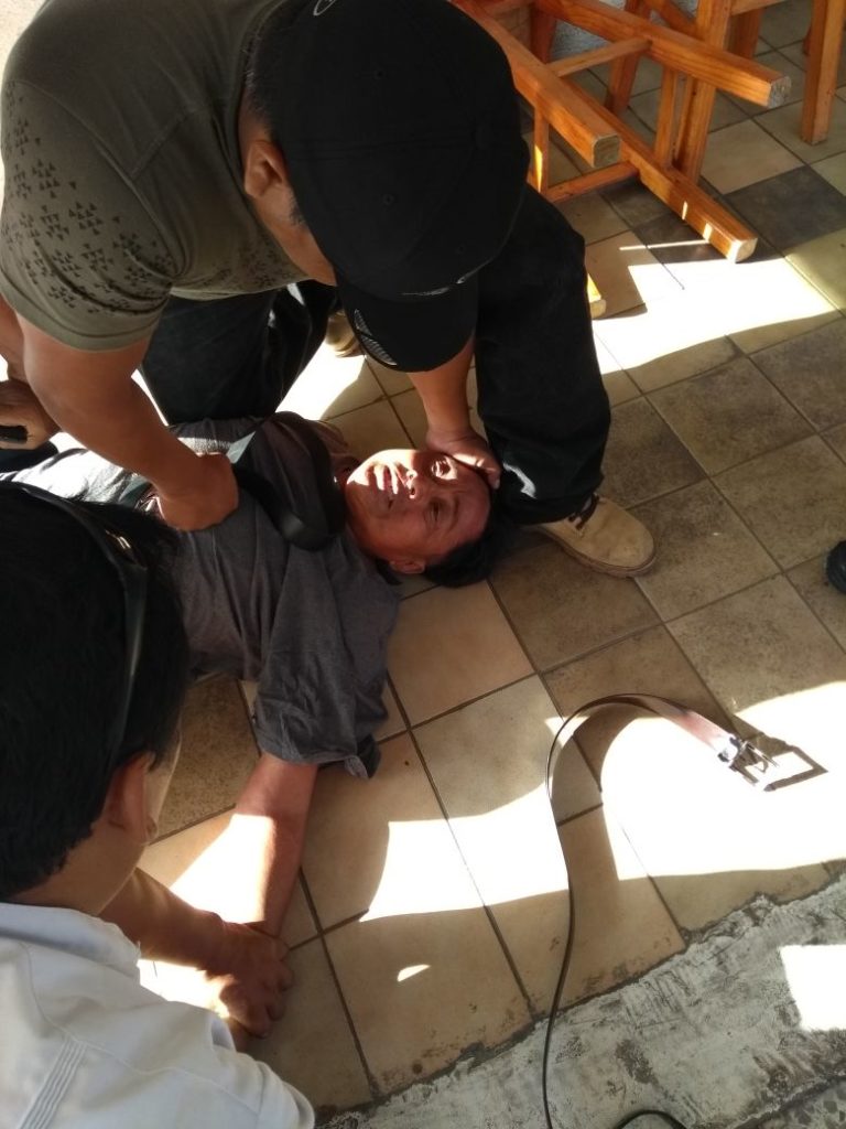 Amarran a presunto ladrón en Plaza Emprendedor