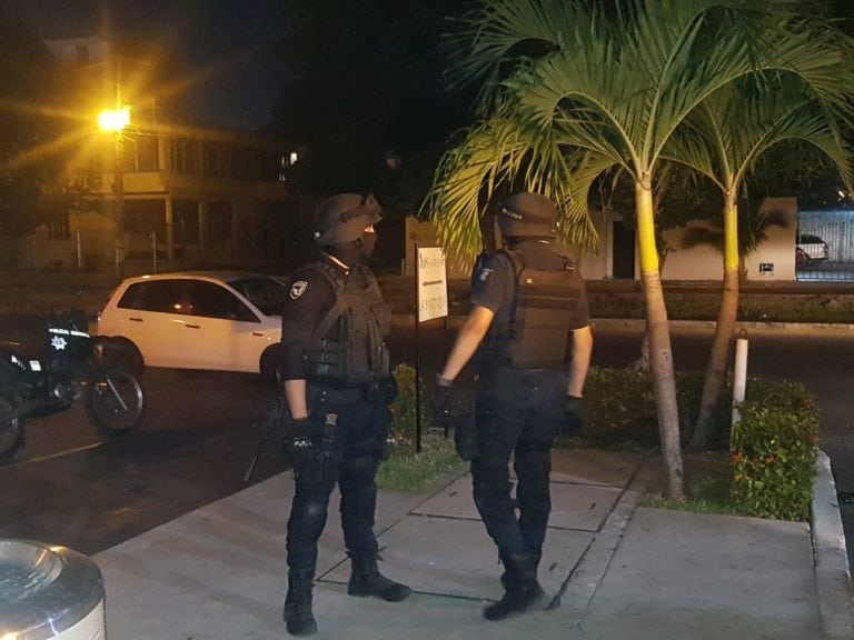 Tras persecución, resulta herido en Plaza Infinity