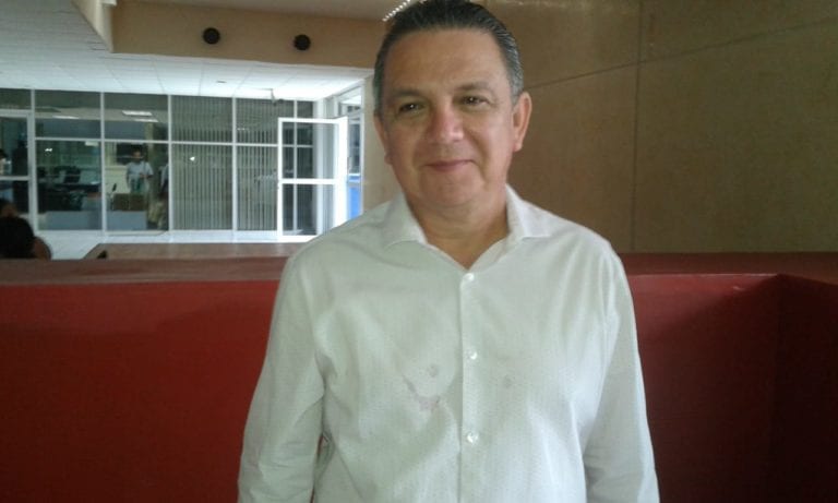 A falta de espacios en bachillerato, crecen opciones semipresenciales