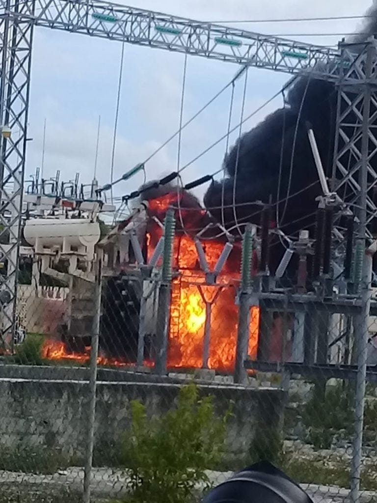 Arde subestación y quedan sin luz partes de Cancún