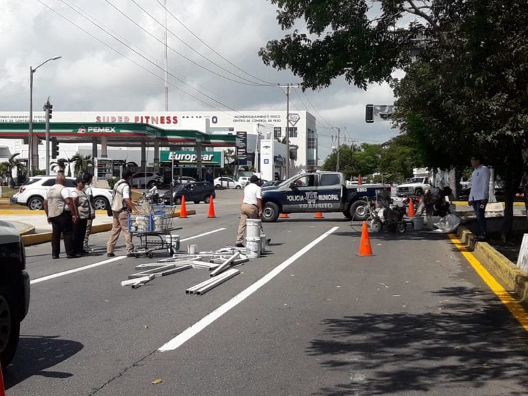Intentan remediar caos vial en Cancún; cierran carril de la Coba 