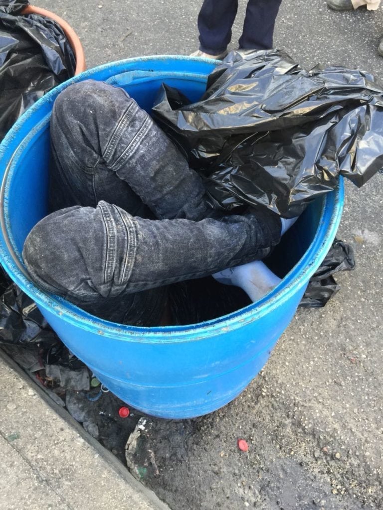 Dejan a dos cuerpos “entambados” en la SM 64