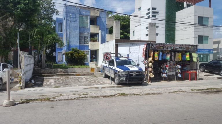 Ofrecen policías servicio de mudanza con patrullas en Cancún