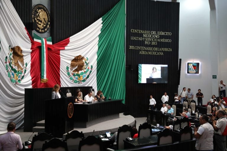 Proponen cárcel para quien difunda material íntimo en redes sin permiso