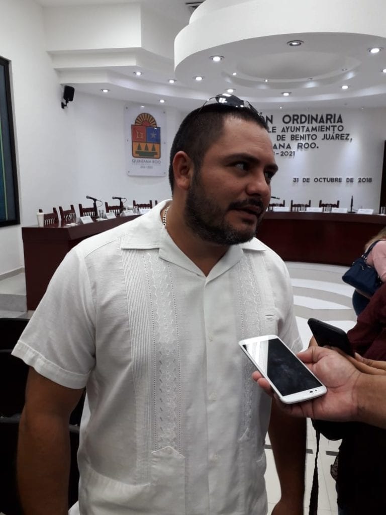Respalda regidor independiente la renta de patrullas en Cancún