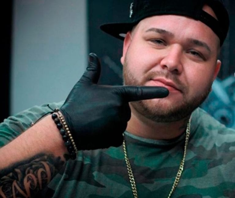 Tras sufrir secuestro, dueño de barberías “Walls” ya está con su familia