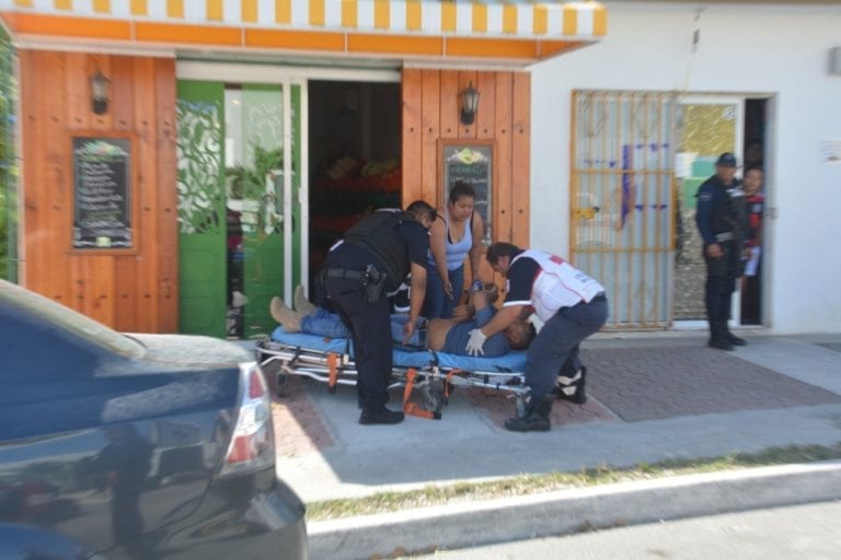 Baleado: Hieren a dueño de frutería para robar 60 mil pesos en Puerto Aventuras Baleado: Hieren a dueño de frutería para robar 60 mil pesos en Puerto Aventuras