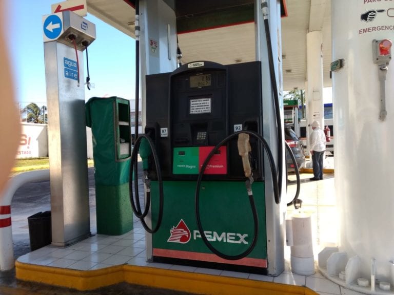 Autorizó Remberto ocho gasolineras fuera de normativa