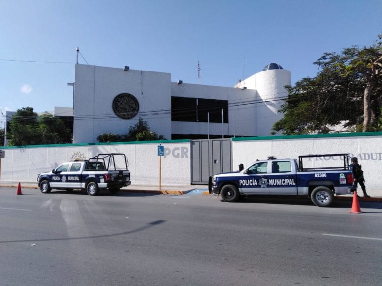 Entregan policías playenses archivo a la PGR