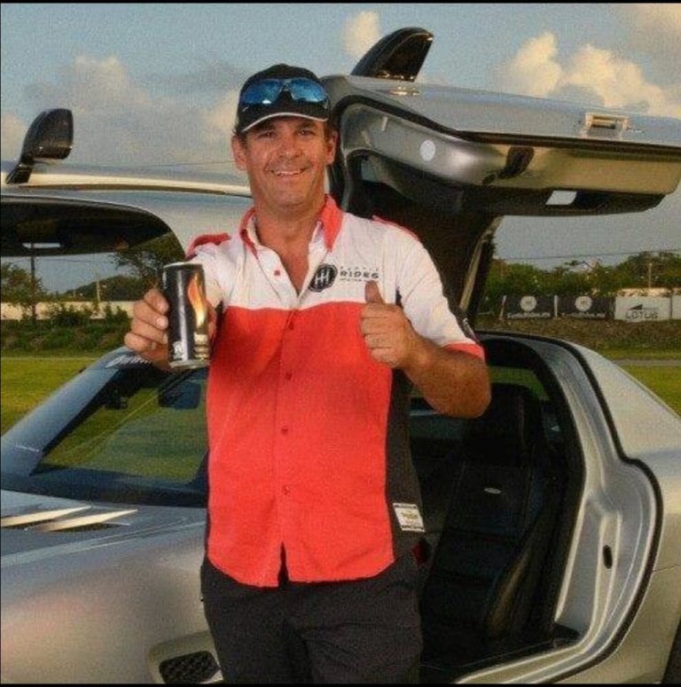 Atacan coche y matan a empresario de Exotic Rides