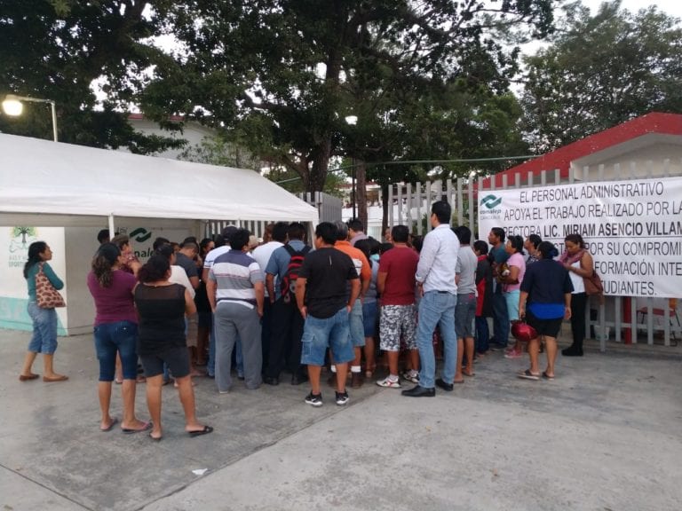 Amenazan más planteles de Conalep con irse a paro