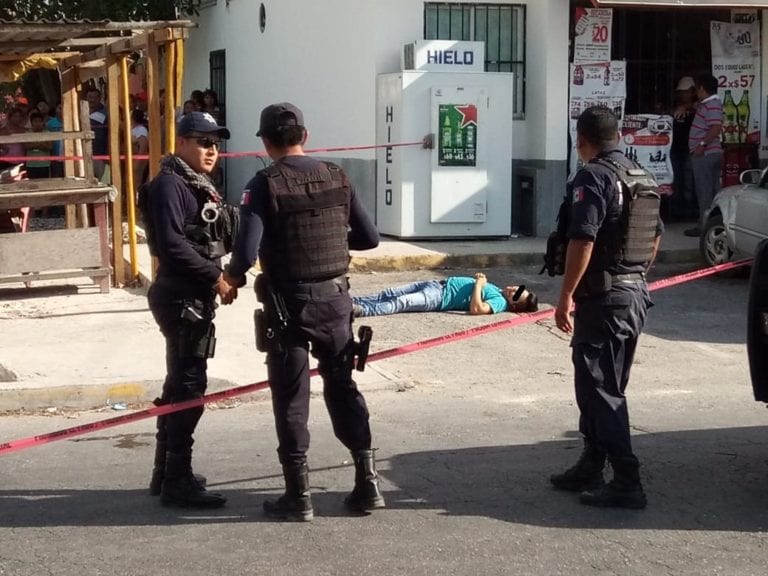 Ejecutado a balazos afuera de un Six en Villas Otoch